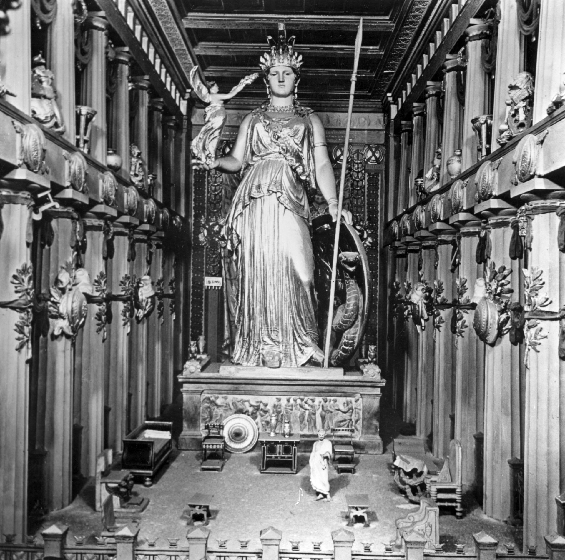 Το χρυσελεφάντινο άγαλμα της Αθηνάς