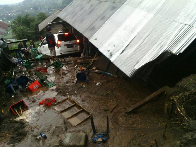Φονικές κατολισθήσεις στο Μπαλί λόγω των συνεχών κι έντονων βροχοπτώσεων 