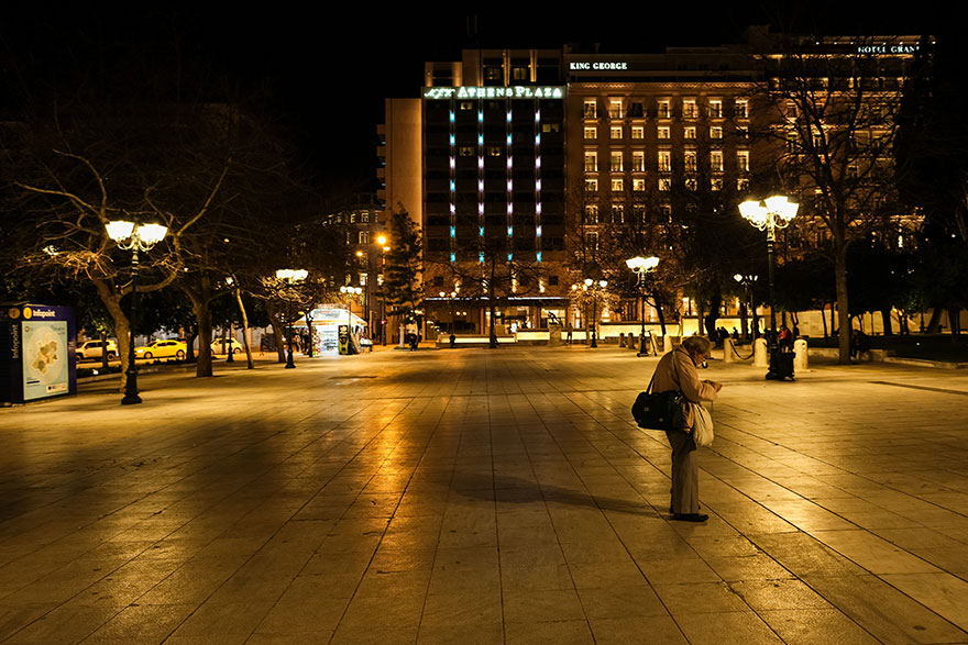  Ερημιά στην Αθήνα – Εικόνα από πλατεία Συντάγματος 