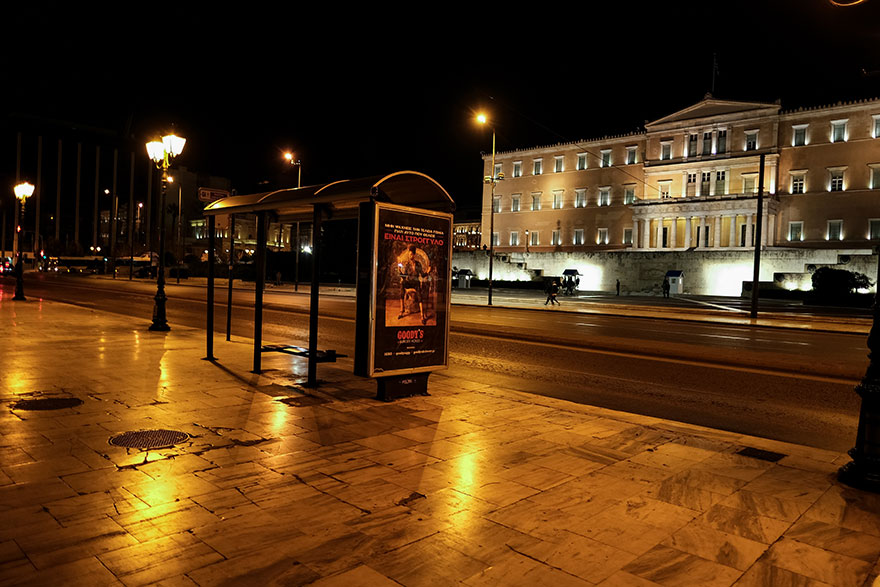 Ερημιά στην Αθήνα – Εικόνα από Αμαλίας, Βουλή